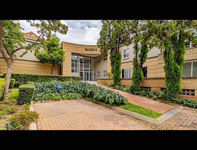 158M² OFFICE TO LET IN FERNDALE